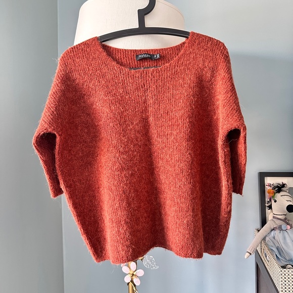 Elegant Women's Burnt Orange Sweater - Picture 3 of 4